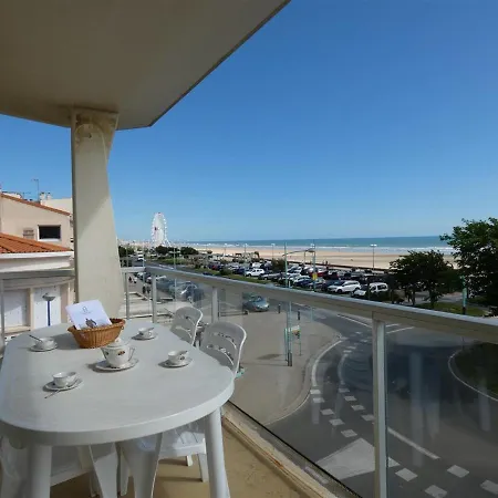 Apartment 3 Avec Grand Balcon Et Garage Proche Du Casino - Fr-1-323-260 *