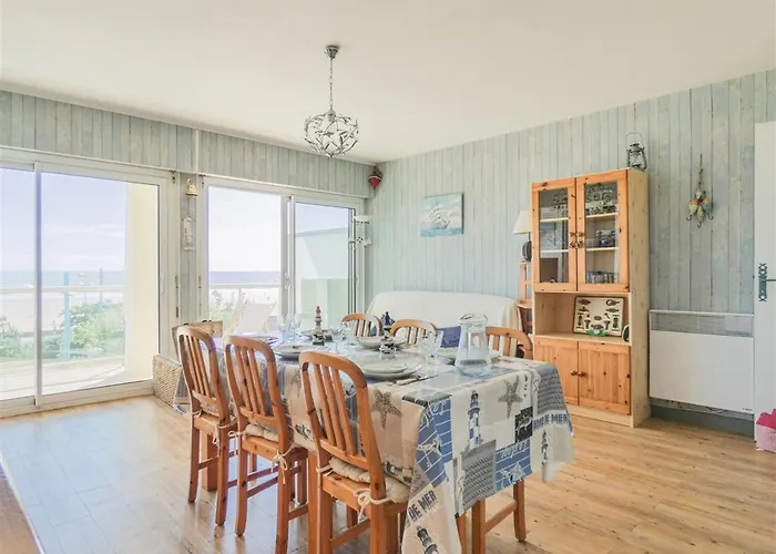 3 Avec Grand Balcon Et Garage Proche Du Casino - Fr-1-323-260 아파트 *