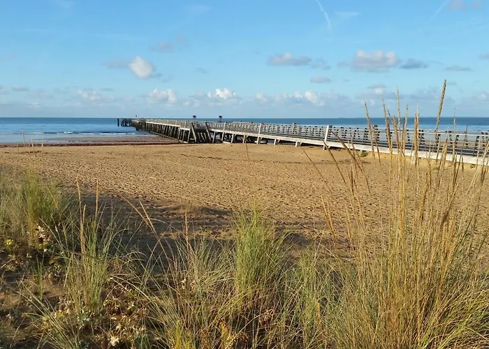 3 Avec Grand Balcon Et Garage Proche Du Casino - Fr-1-323-260 아파트 *