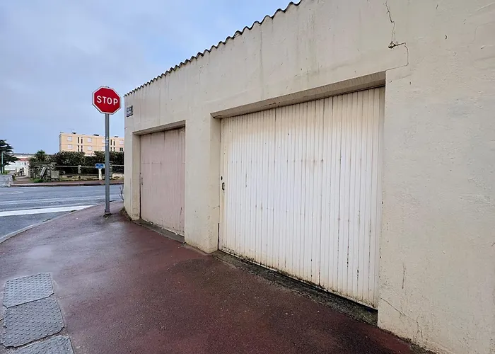 3 Avec Grand Balcon Et Garage Proche Du Casino - Fr-1-323-260 아파트 *